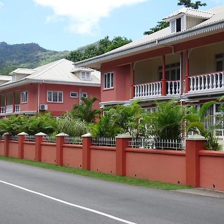 Reef Holiday Apartments Anse aux Pins Esterno foto