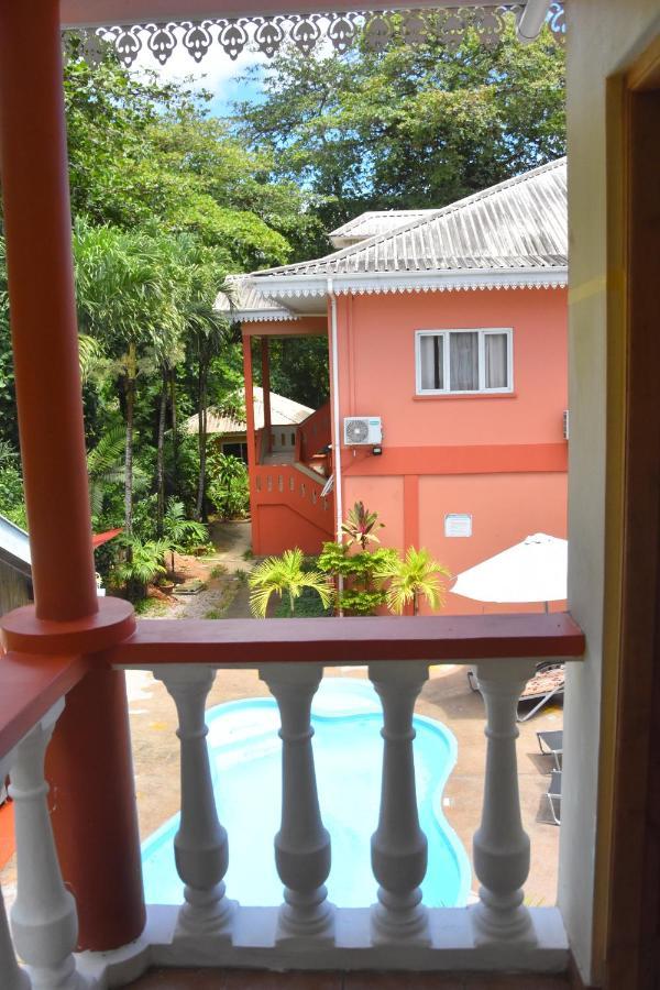 Reef Holiday Apartments Anse aux Pins Esterno foto