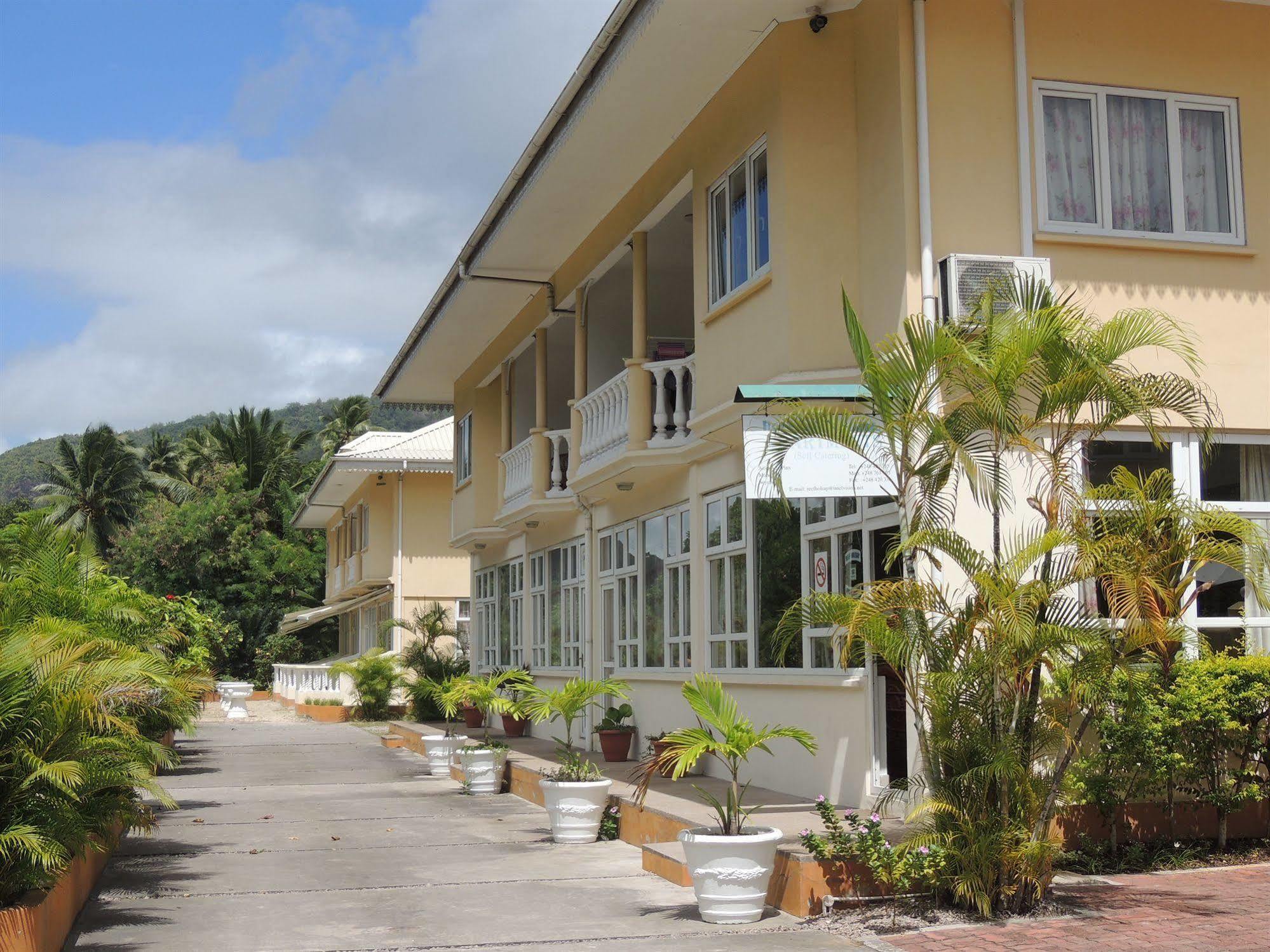 Reef Holiday Apartments Anse aux Pins Esterno foto